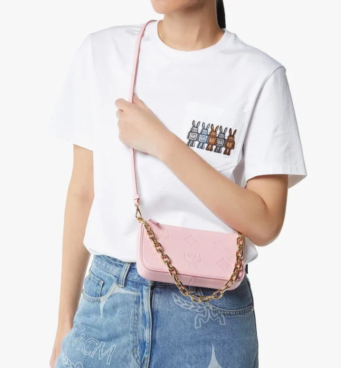 Bolso Aren Crossbody en piel con Maxi Monogram Bolso Aren Crossbody en piel con Maxi Monogram