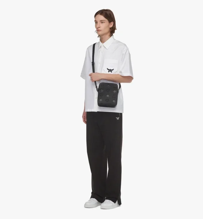 Bolso bandolera Klassik Crossbody en piel con Maxi Monogram Bolso bandolera Klassik Crossbody en piel con Maxi Monogram