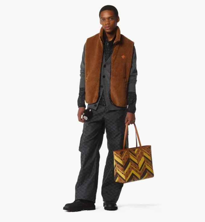 Bolso de compras Toni Shopper con cremallera superior y tachuelas en lona Visetos Mega Herringbone Bolso de compras Toni Shopper con cremallera superior y tachuelas en lona Visetos Mega Herringbone