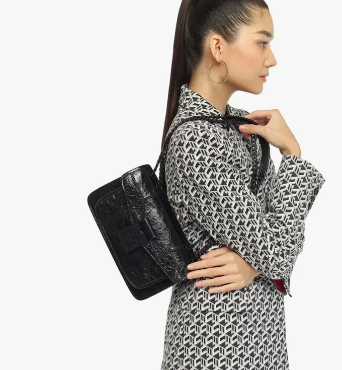 Bolso de hombro acolchado Travia en piel arrugada Bolso de hombro acolchado Travia en piel arrugada