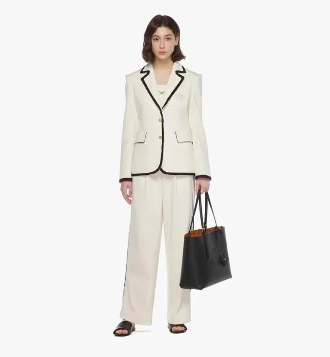 Bolso Himmel Shopper en piel con logotipo en relieve Bolso Himmel Shopper en piel con logotipo en relieve