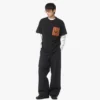 Camiseta con bolsillo de parche con monograma en algodón orgánico Camiseta con bolsillo de parche con monograma en algodón orgánico