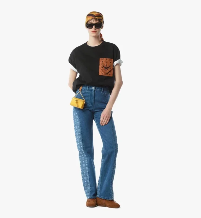 Camiseta con bolsillo de parche con monograma en algodón orgánico Camiseta con bolsillo de parche con monograma en algodón orgánico