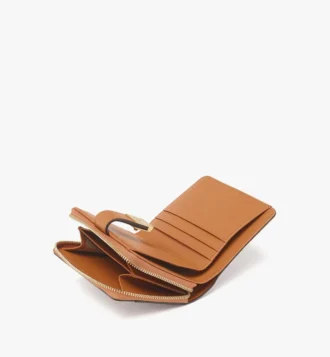 Cartera Aren con placa de latón en Visetos