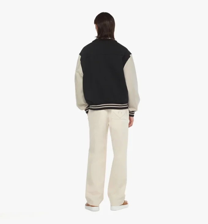 Chaqueta universitaria con parche con el logotipo Essential Chaqueta universitaria con parche con el logotipo Essential