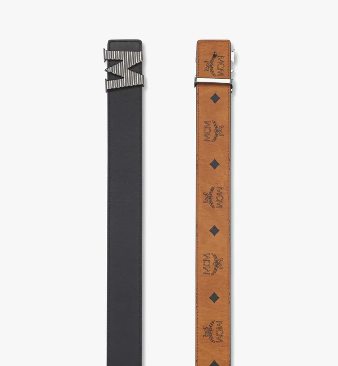 Cinturón Claus con «M» acanalada de 3,8 cm en piel granulada Cinturón Claus con «M» acanalada de 3,8 cm en piel granulada
