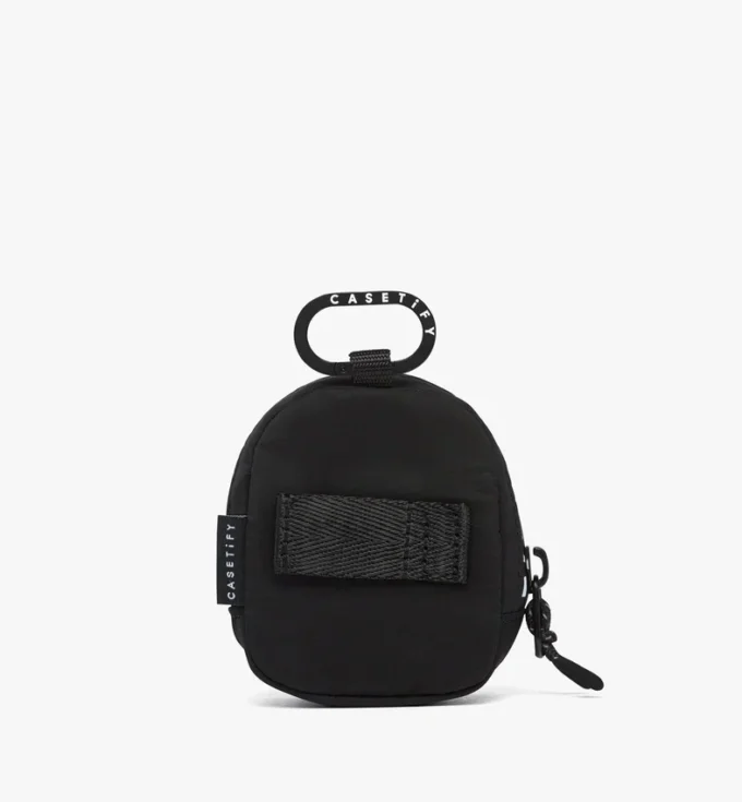 Dije para neceser de AirPods MCM x Casetify Dije para neceser de AirPods MCM x Casetify