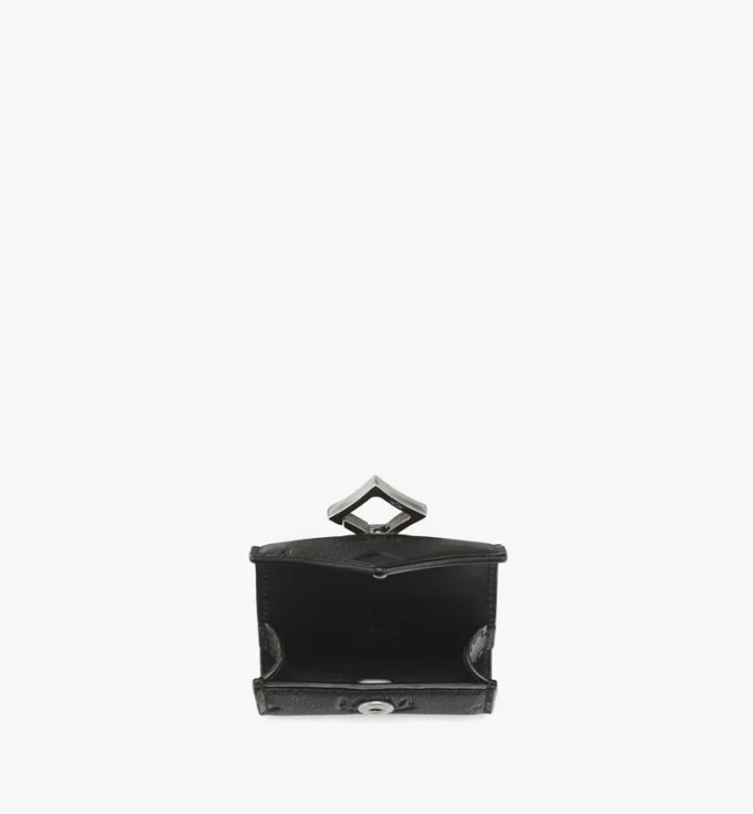 Funda para AirPods Pro en piel con monograma en relieve Funda para AirPods Pro en piel con monograma en relieve