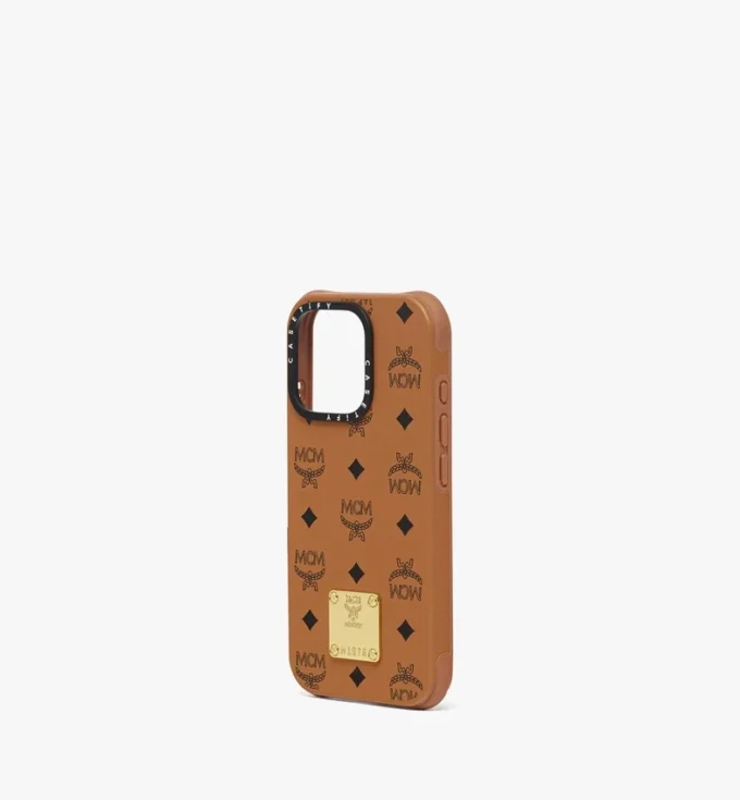 Funda para iPhone 16 Pro MCM X Casetify con placa de latón Bioveg Funda para iPhone 16 Pro MCM X Casetify con placa de latón Bioveg