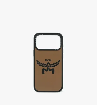 Funda para iPhone 17 Pro Max con impacto de logotipos de MCM y Casetify