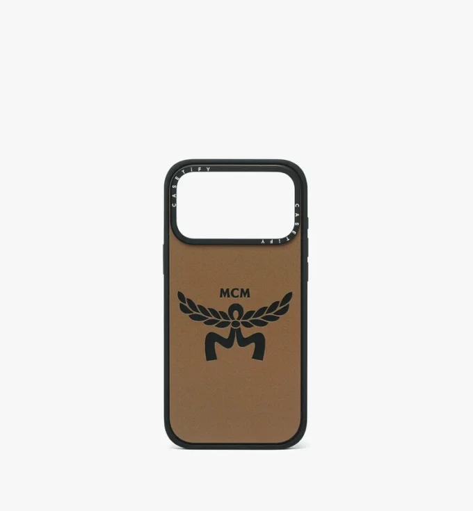 Funda para iPhone 17 Pro Max con impacto de logotipos de MCM y Casetify Funda para iPhone 17 Pro Max con impacto de logotipos de MCM y Casetify