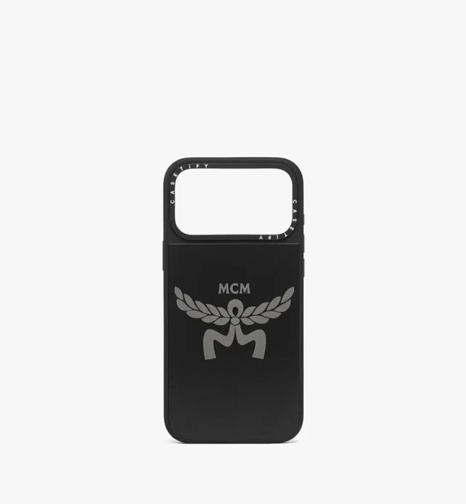 Funda para iPhone 17 Pro Max con impacto de logotipos de MCM y Casetify Funda para iPhone 17 Pro Max con impacto de logotipos de MCM y Casetify