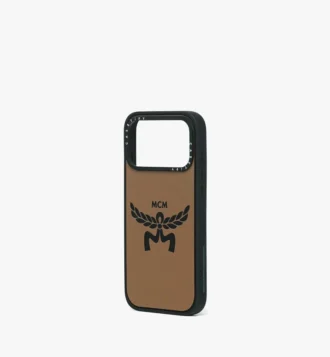 Funda para iPhone 17 Pro Max con impacto de logotipos de MCM y Casetify