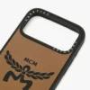 Funda para iPhone 17 Pro Max con impacto de logotipos de MCM y Casetify Funda para iPhone 17 Pro Max con impacto de logotipos de MCM y Casetify