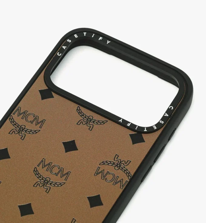 Funda para iPhone 17 Pro Max MCM X Casetify Monogram Impact Funda para iPhone 17 Pro Max MCM X Casetify Monogram Impact