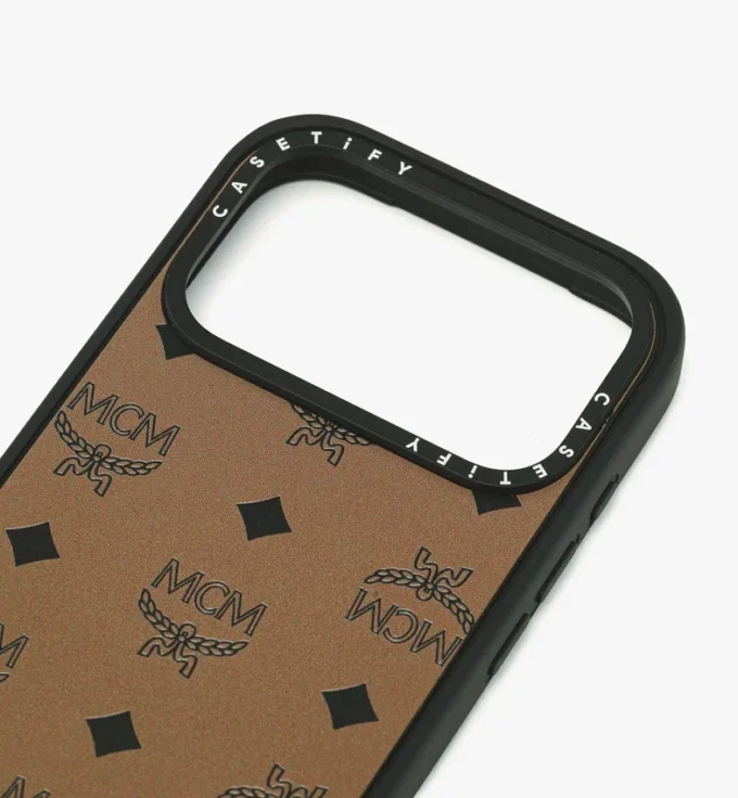 Funda para iPhone 17 Pro MCM X Casetify Monogram Impact Funda para iPhone 17 Pro MCM X Casetify Monogram Impact