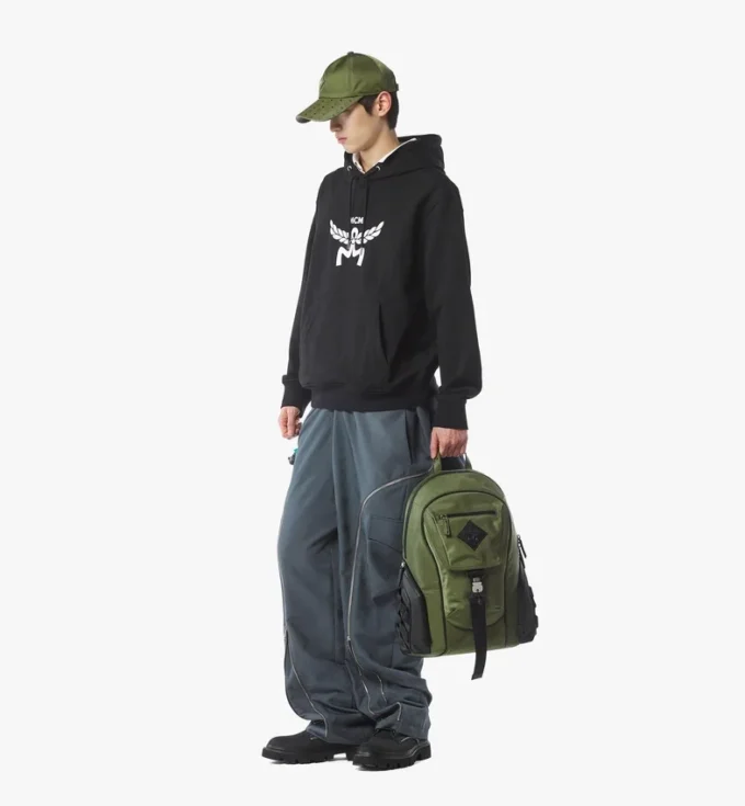 Mochila Aren en Econyl® y cuero con estampado Monogram Mochila Aren en Econyl® y cuero con estampado Monogram