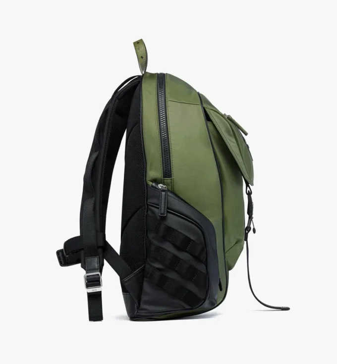 Mochila Aren en Econyl® y cuero con estampado Monogram Mochila Aren en Econyl® y cuero con estampado Monogram
