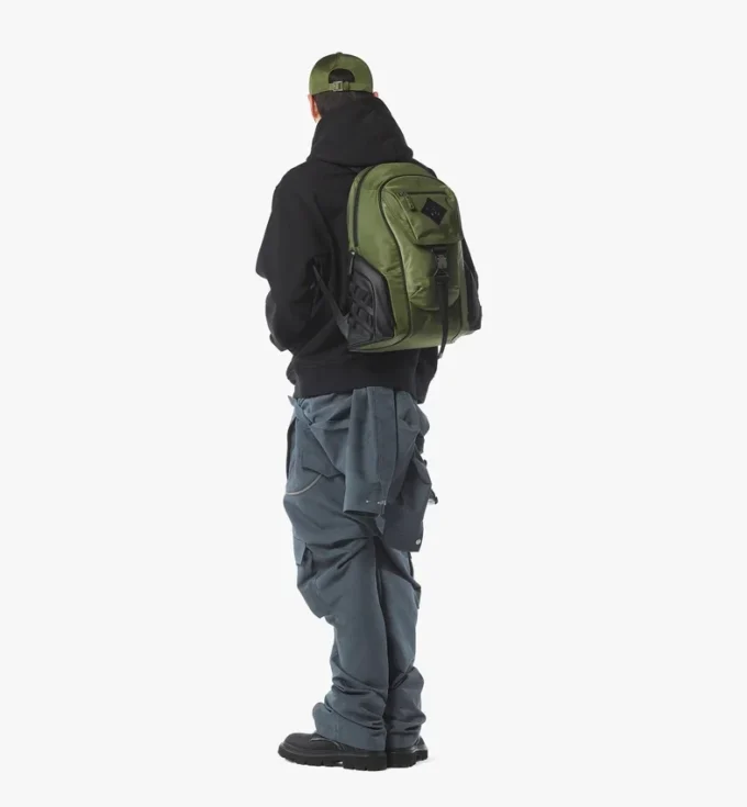 Mochila Aren en Econyl® y cuero con estampado Monogram Mochila Aren en Econyl® y cuero con estampado Monogram