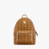 Mochila Stark con tachuelas laterales en Visetos Mochila Stark con tachuelas laterales en Visetos