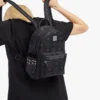 Mochila Stark con tachuelas laterales en Visetos Mochila Stark con tachuelas laterales en Visetos