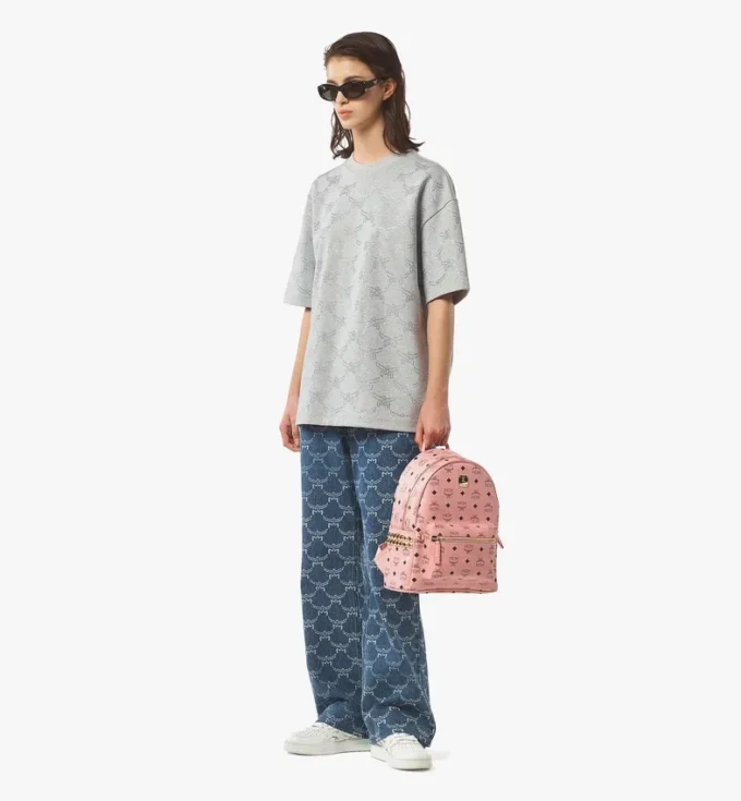 Mochila Stark con tachuelas laterales en Visetos Mochila Stark con tachuelas laterales en Visetos