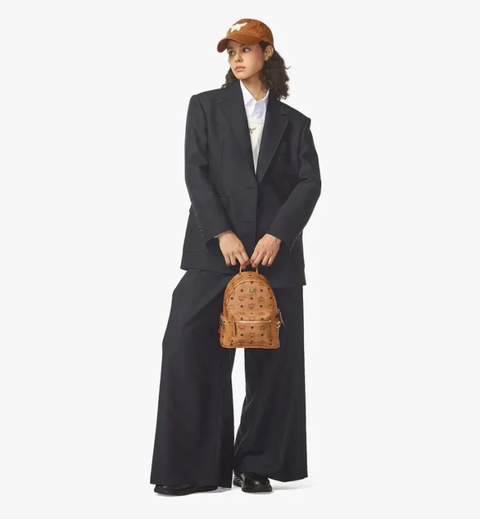 Mochila Stark con tachuelas laterales en Visetos
