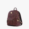 Mochila Stark con tachuelas laterales en Visetos Mochila Stark con tachuelas laterales en Visetos