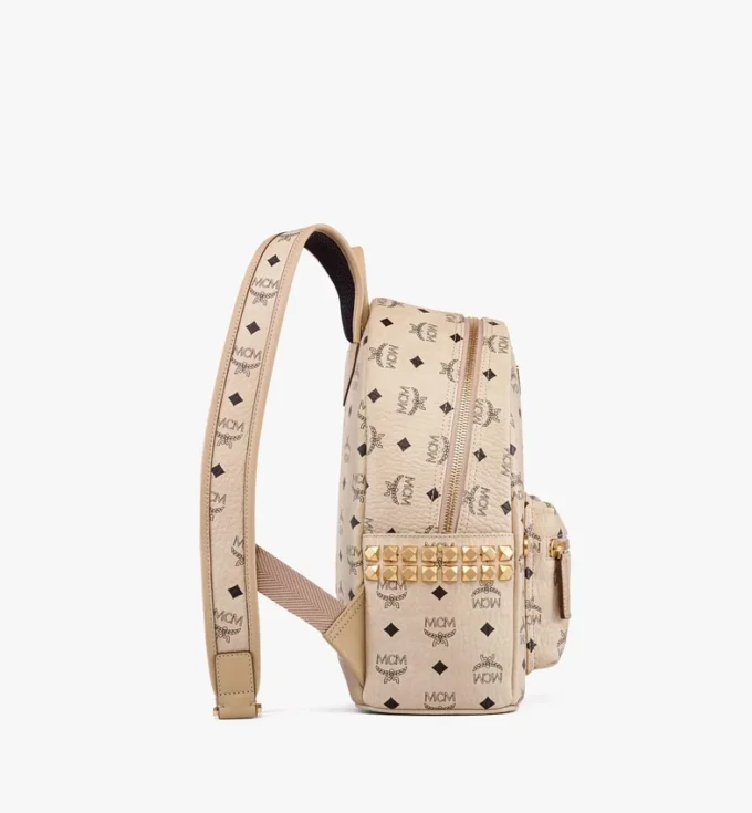 Mochila Stark con tachuelas laterales en Visetos Mochila Stark con tachuelas laterales en Visetos