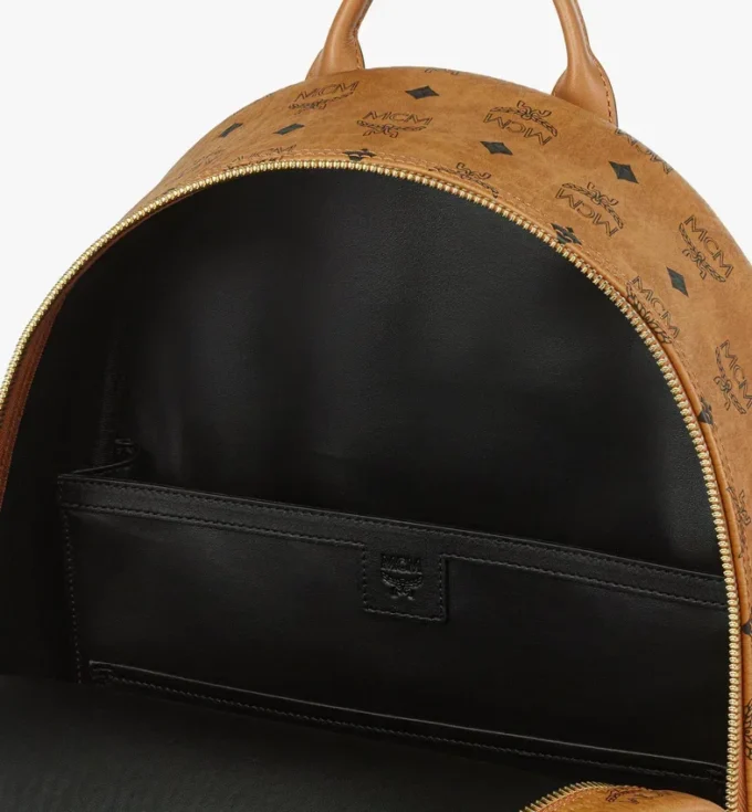 Mochila Stark con tachuelas laterales en Visetos