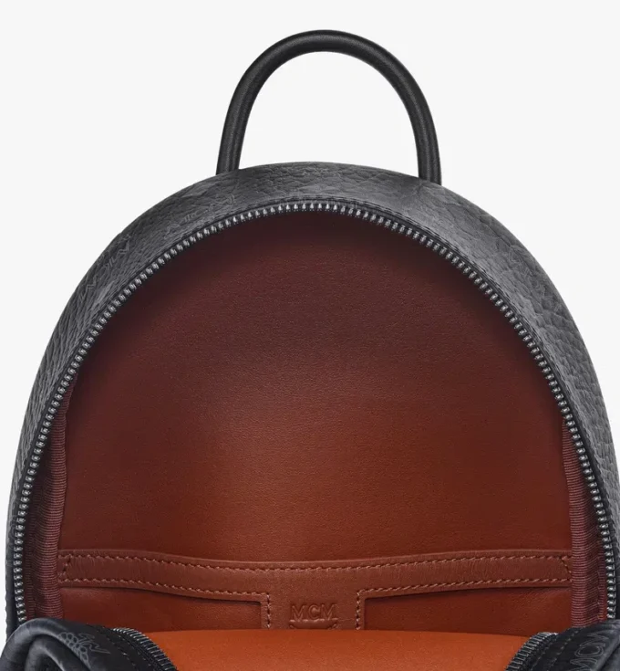 Mochila Stark con tachuelas laterales en Visetos