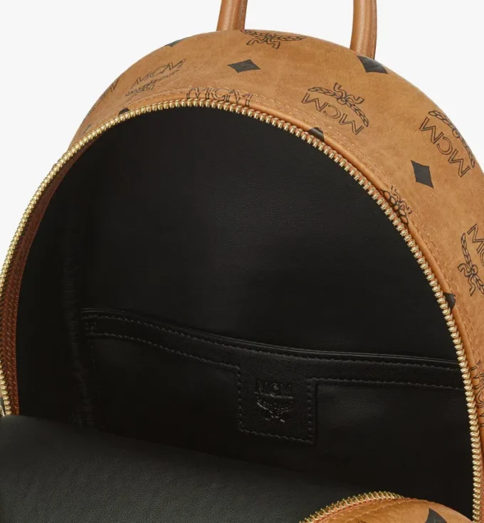 Mochila Stark con tachuelas laterales en Visetos