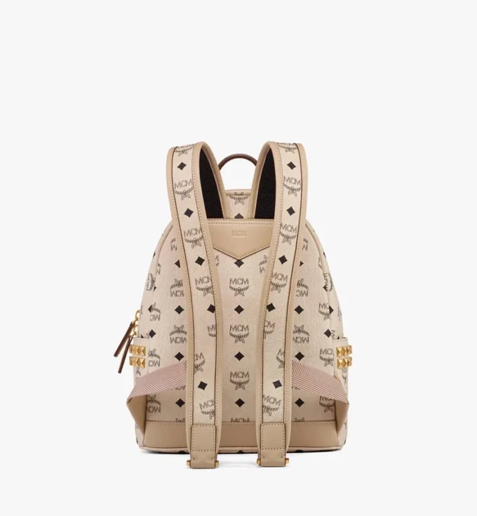 Mochila Stark con tachuelas laterales en Visetos Mochila Stark con tachuelas laterales en Visetos