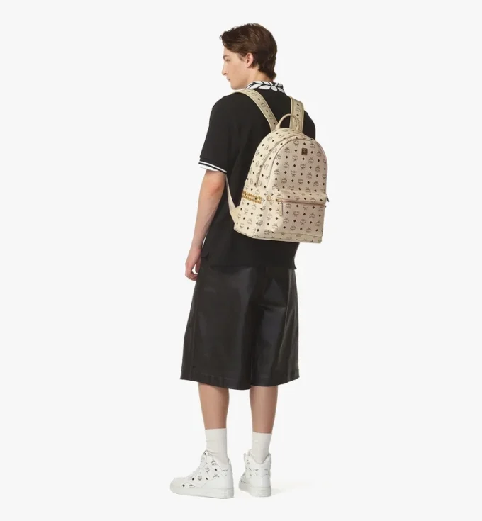 Mochila Stark con tachuelas laterales en Visetos