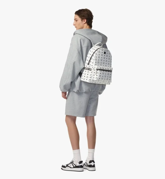 Mochila Stark con tachuelas laterales en Visetos