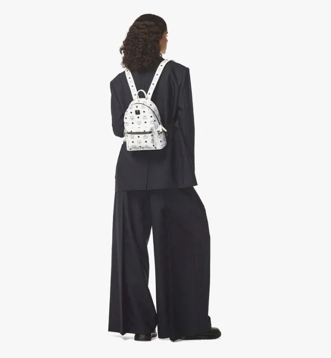 Mochila Stark con tachuelas laterales en Visetos
