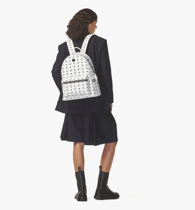 Mochila Stark con tachuelas laterales en Visetos
