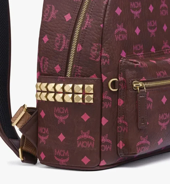 Mochila Stark con tachuelas laterales en Visetos Mochila Stark con tachuelas laterales en Visetos
