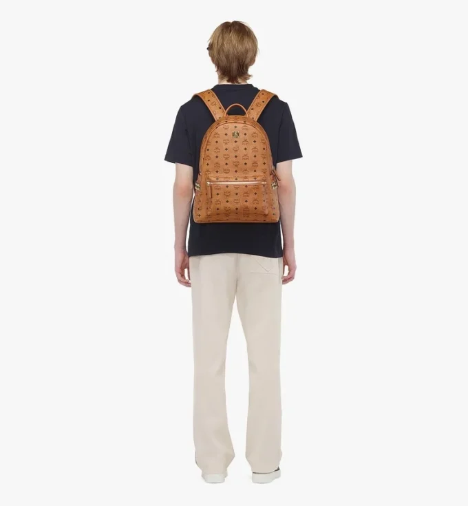 Mochila Stark con tachuelas laterales en Visetos
