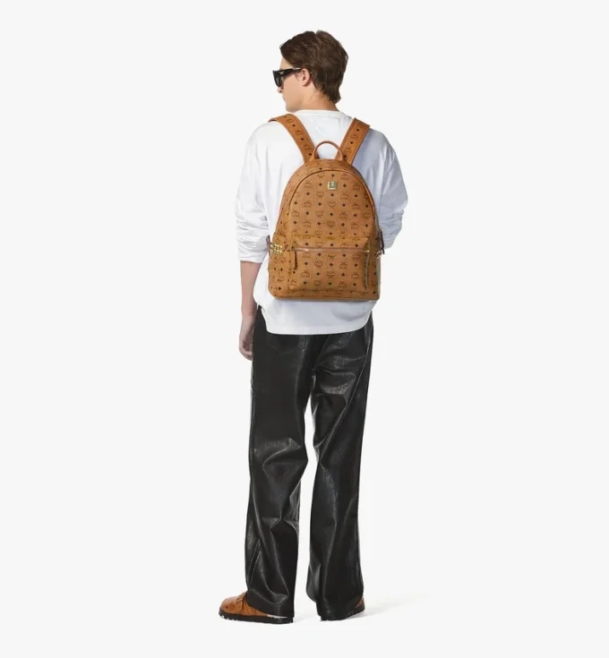 Mochila Stark con tachuelas laterales en Visetos
