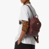 Mochila Stark con tachuelas laterales en Visetos Mochila Stark con tachuelas laterales en Visetos