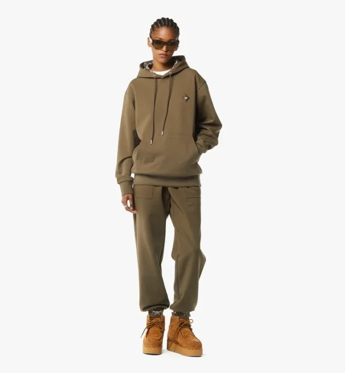 Sudadera con capucha de ponte con parche del logotipo Essential Sudadera con capucha de ponte con parche del logotipo Essential